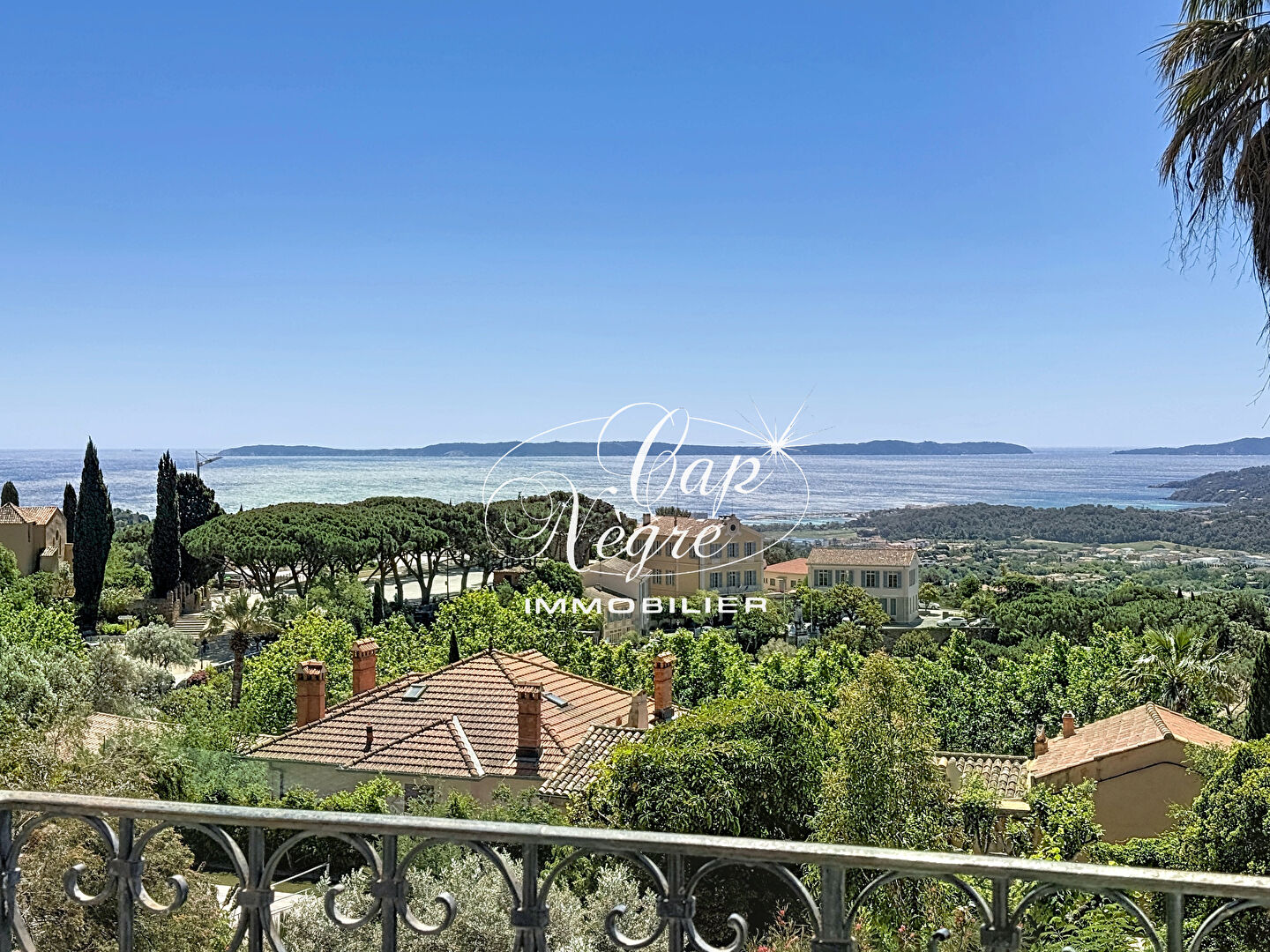 PROPRIETE HISTORIQUE 10 PIECES AVEC MAGNIFIQUE VUE MER ET JARDIN LUXURIANT