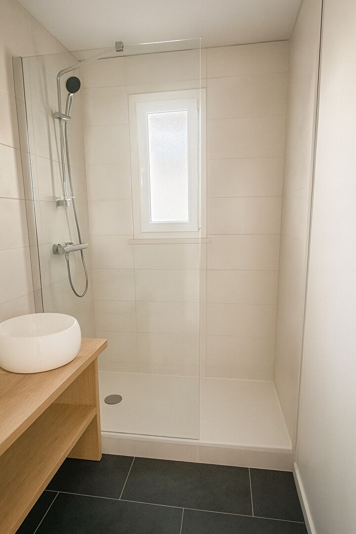 Photo T3 lumineux rénové avec balcon - Quartier Tortière - Saint-Donatien image 3/3