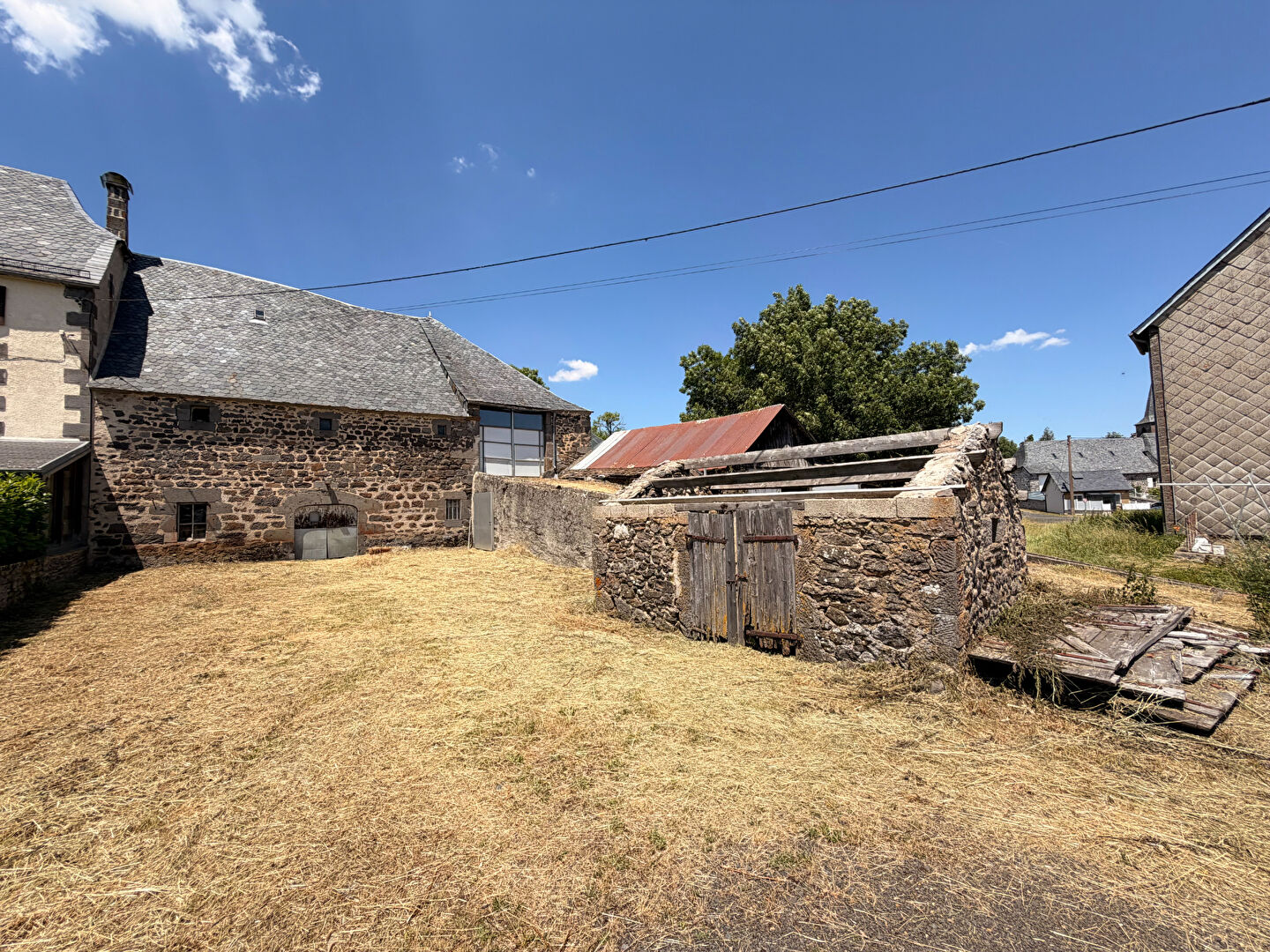 Maison Neuveglise Sur Truyere 1 pièce(s) 480 m2