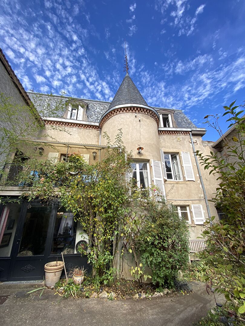 Maison bourgeoise avec ses dépendances