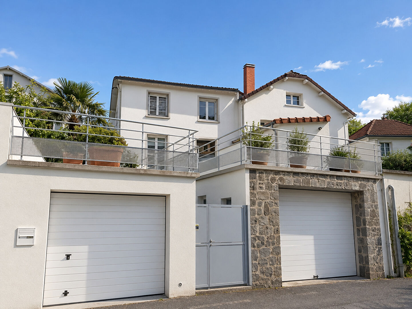 Royat - Maison avec panorama, jardin, terrasses et spa / 7 Pièces principales / 185 m² / Parcelle 942 m²