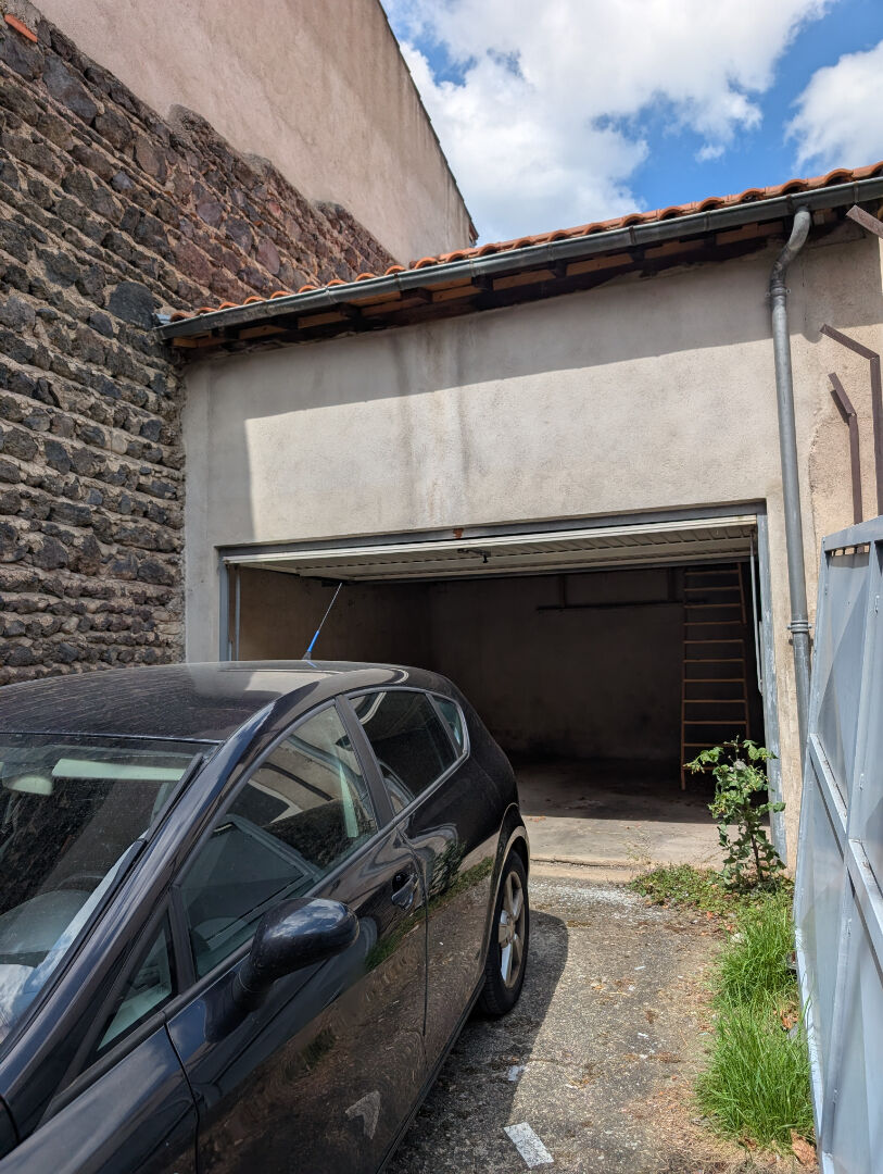 Garage + cour + mezzanine