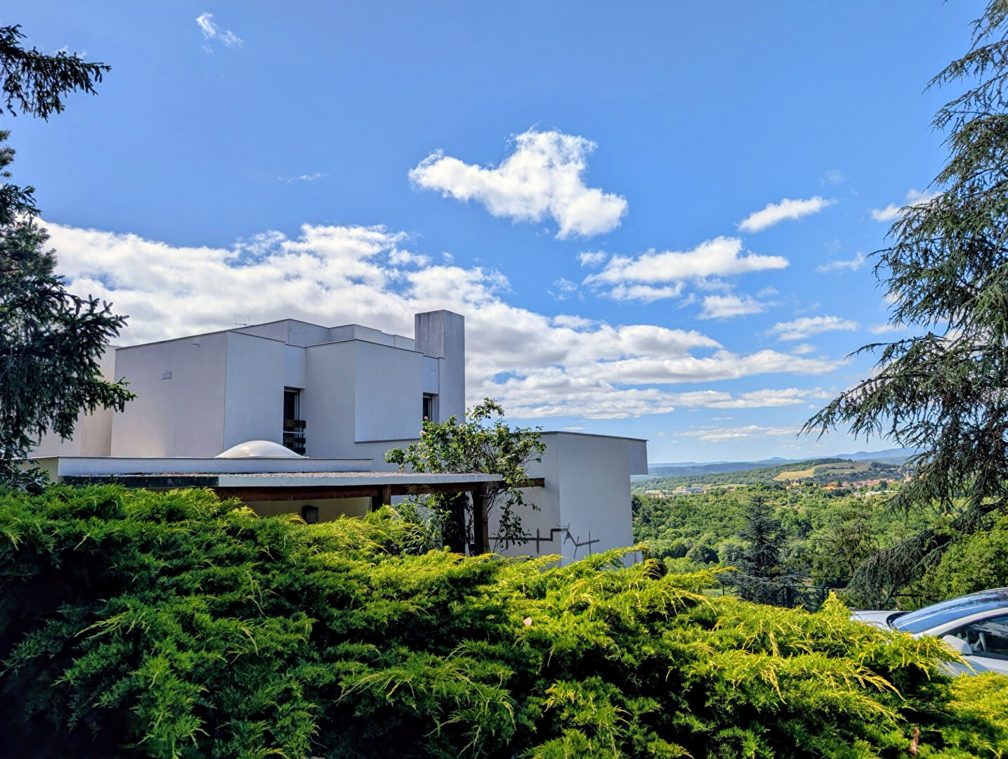 Maison d'architecte avec vue panoramique sur la Chaîne des Puys ! Terrain de 2 600 m² divisible