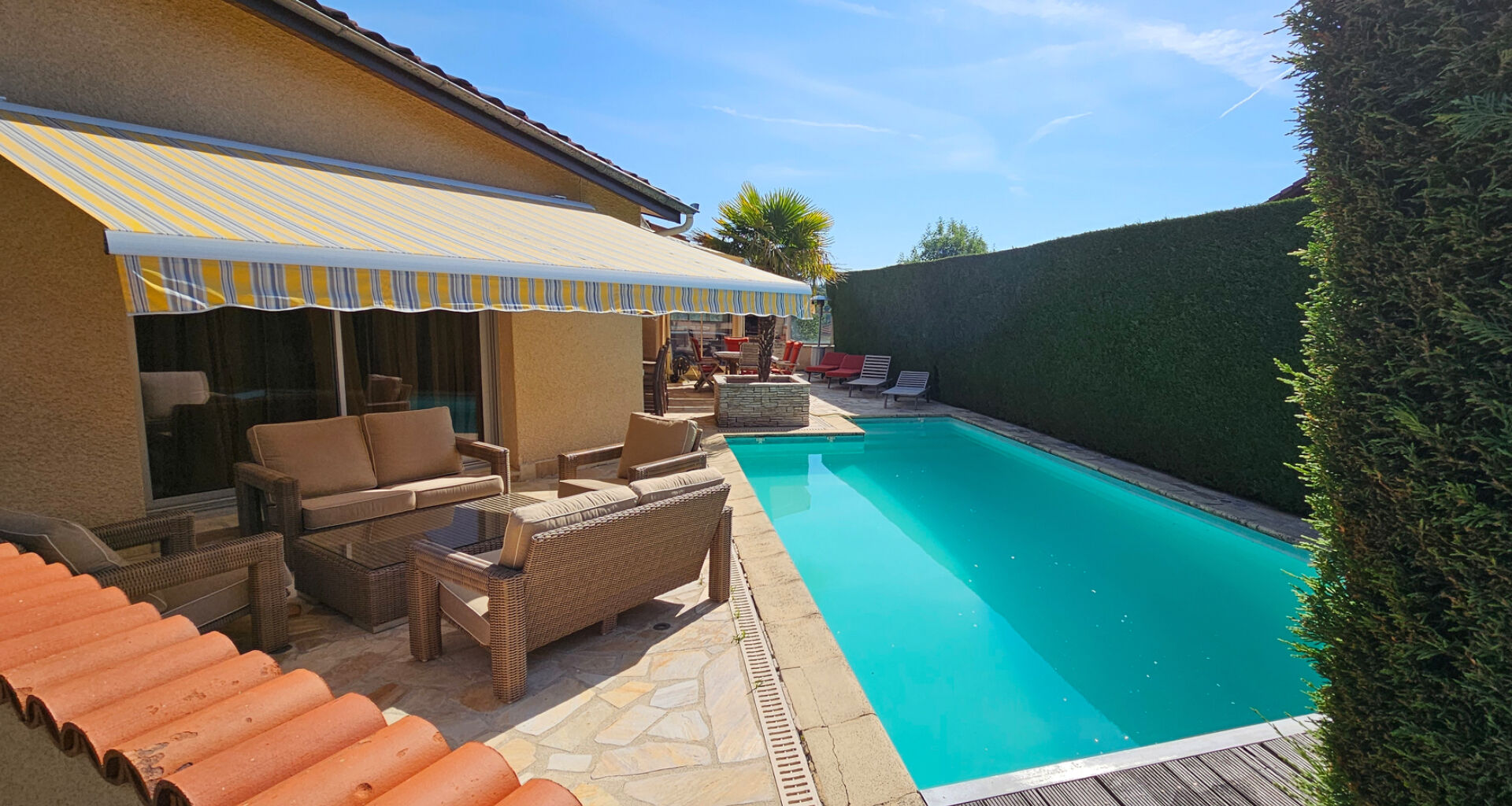 Villa familiale de 310 m² avec 7 chambres, piscine, spa et double garage