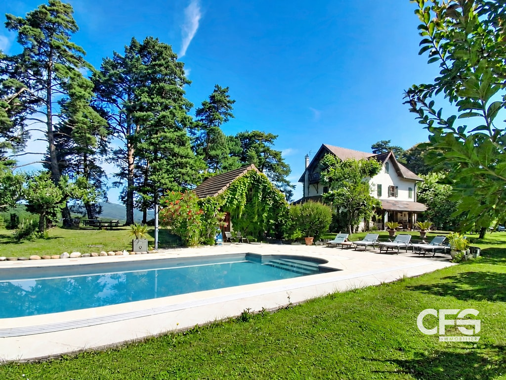 Demeure de charme avec piscine et parc arboré