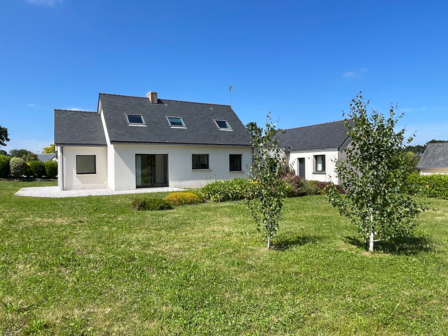 
À vendre - Maison contemporaine de 145 m² à Fouesnant 5 chambres, grand terrain divisible, double garage
