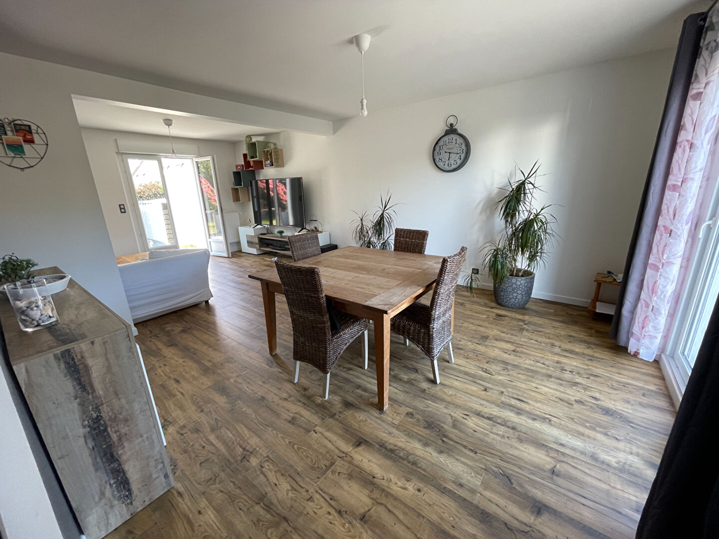 Photo Maison rénovée 4 chambres ? Centre bourg de Gouesnac'h ? 102 m² habitables ? Terrain 840 m² image 5/6