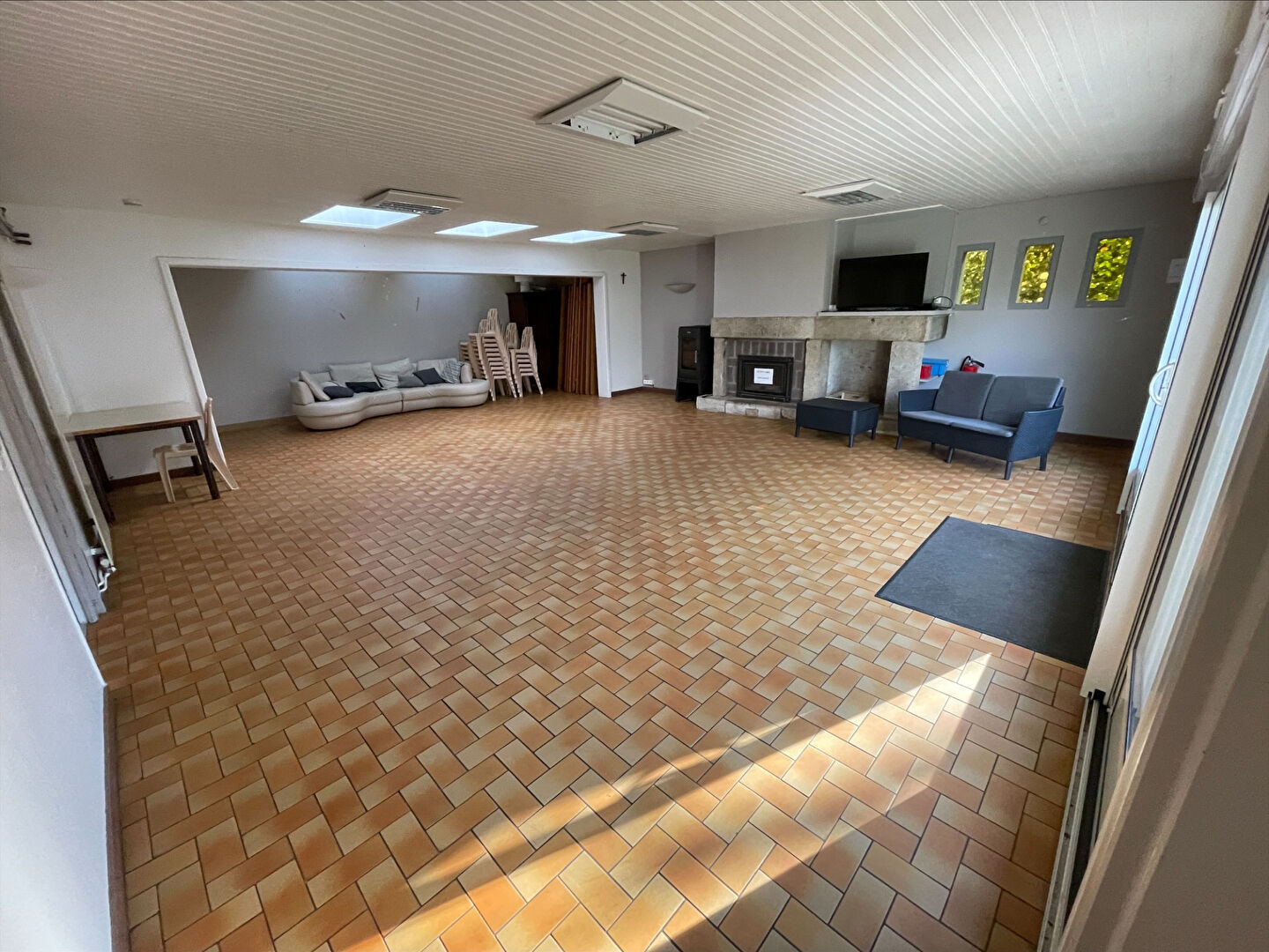 https://media.immo-facile.com/office5/chailloux_160425/catalog/images/pr_p/6/0/1/5/8/4/1/1/60158411e.jpg?DATEMAJ=12/03/2026-16:57:19