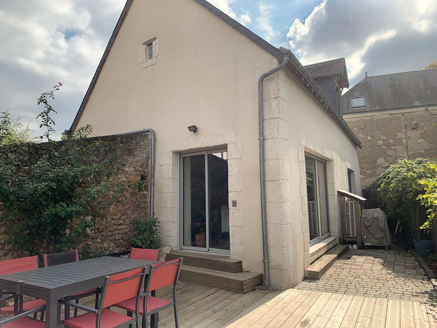 TRES JOLIE MAISON RENOVÉE AVEC TERRASSE