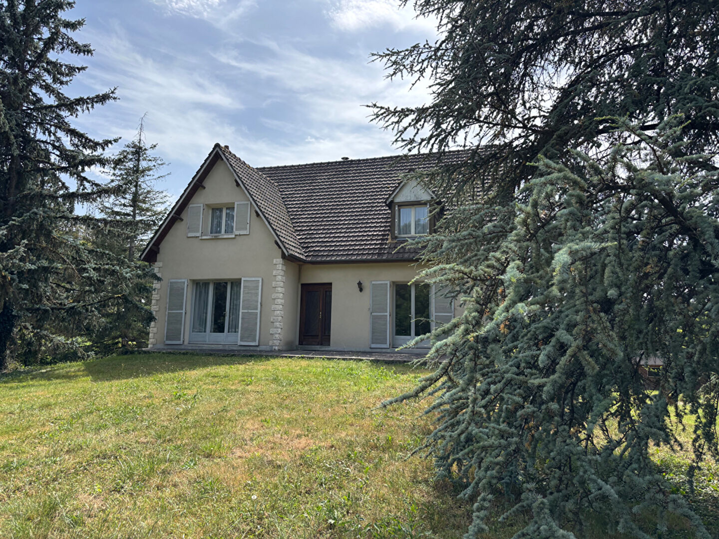 Maison spacieuse à vendre à Chambray-lès-Tours - Un havre de paix à rafraîchir