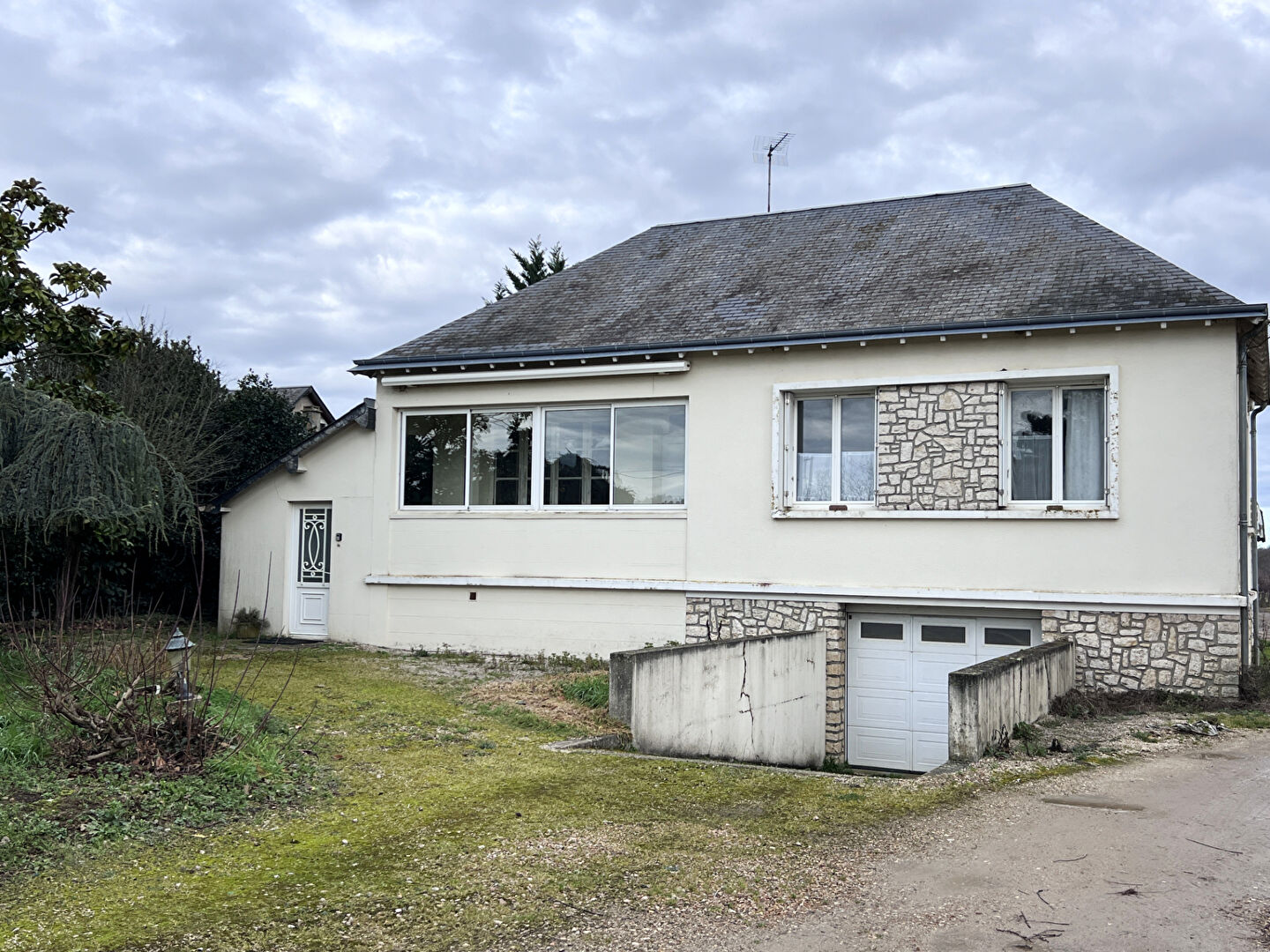 Maison à vendre à Saint-Ouen-les-Vignes : un petit coin de paradis à rénover !