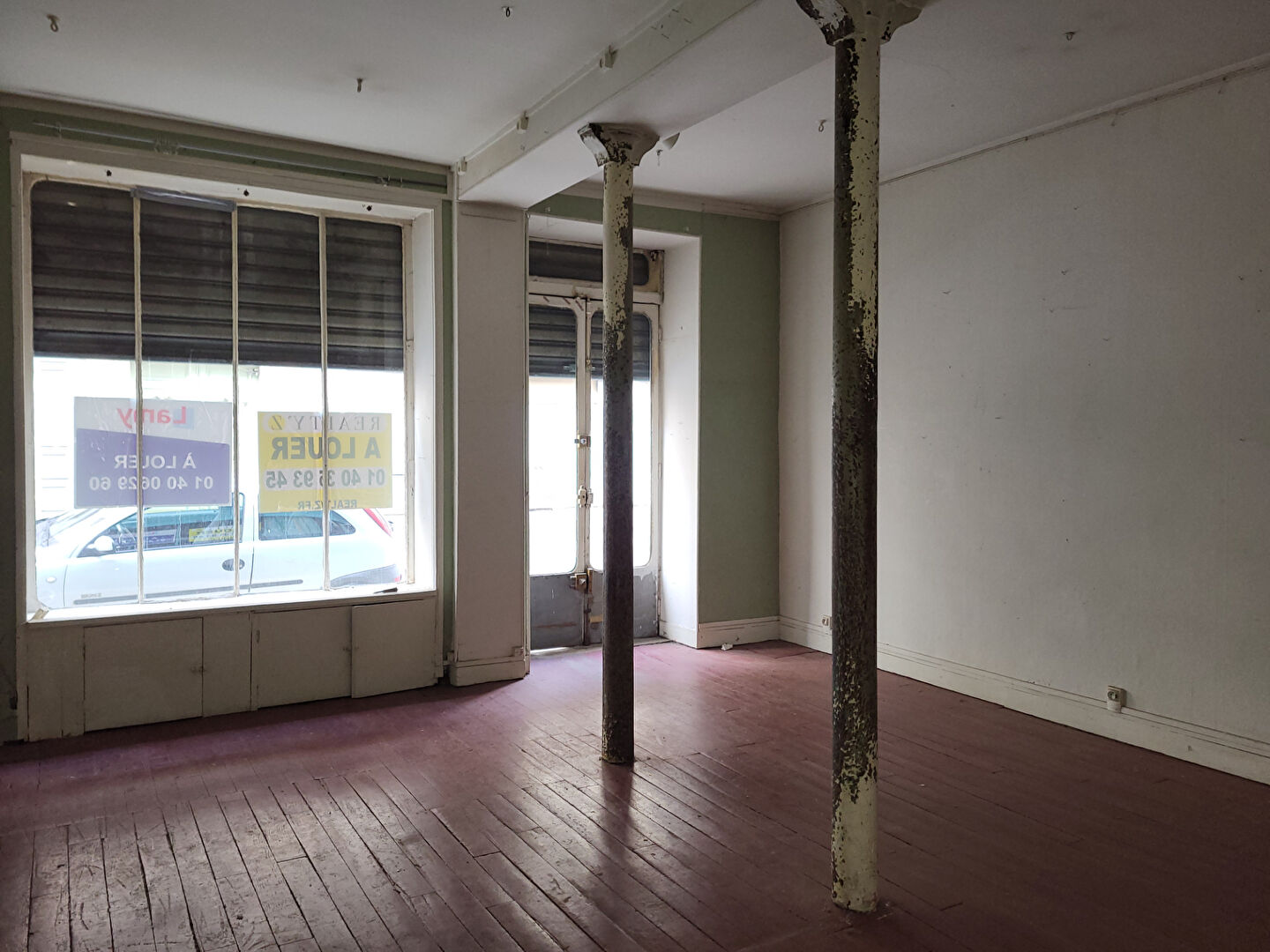 Photo 75018 , Blanche, location d'une boutique  40 m2 image 4/5