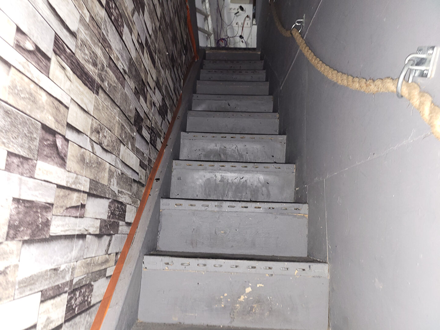 Photo 75017  Ternes  boutique a louer top emplacement image 3/4