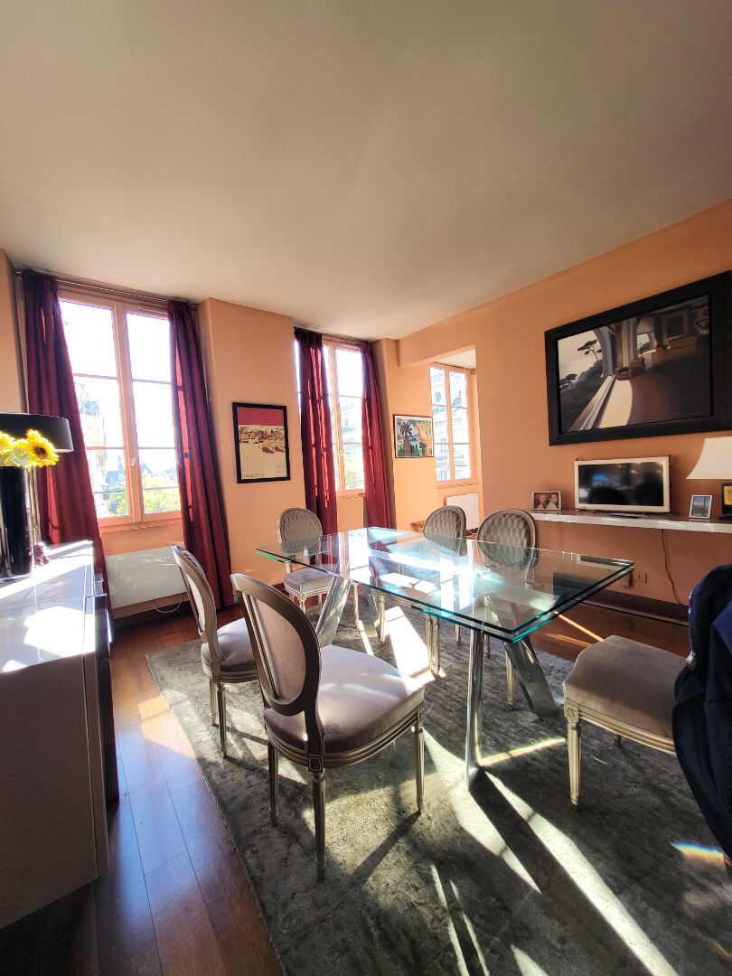 Chatelet, exceptionnel  pres avenue Victoria,appartement en Dupleix de 105 m2 , vue sur l'hôtel de ville