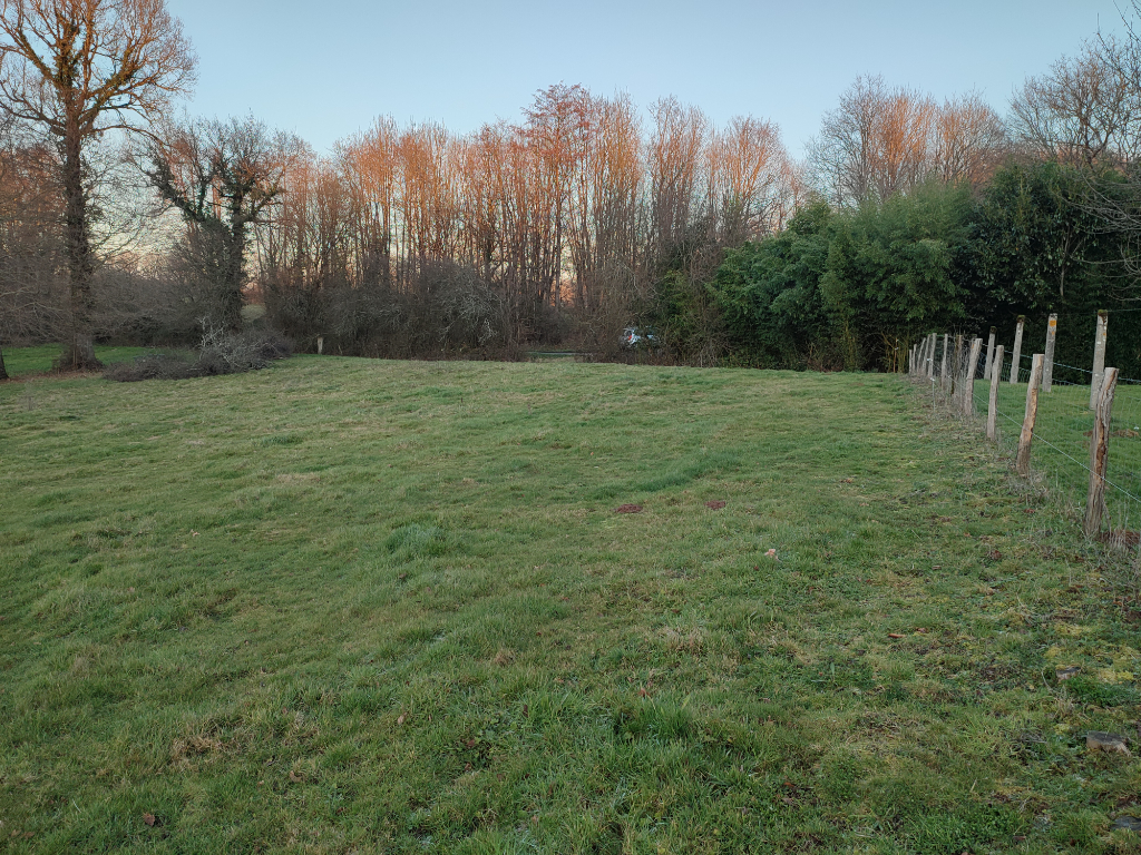 Photo Terrain à bâtir proche Confolens 1555 m² image 3/6