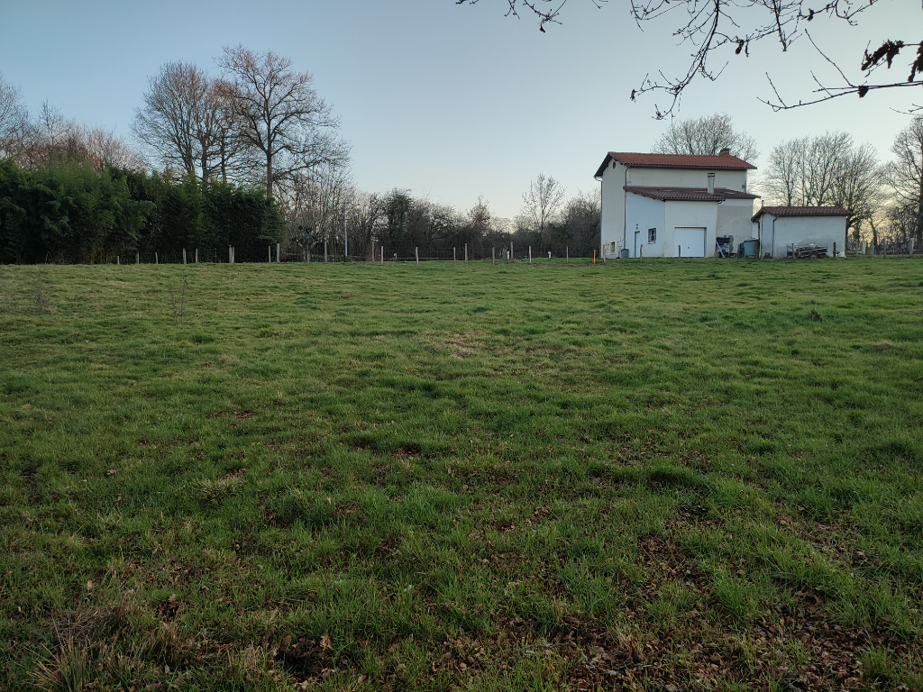 Photo Terrain à bâtir proche Confolens 1555 m² image 5/6