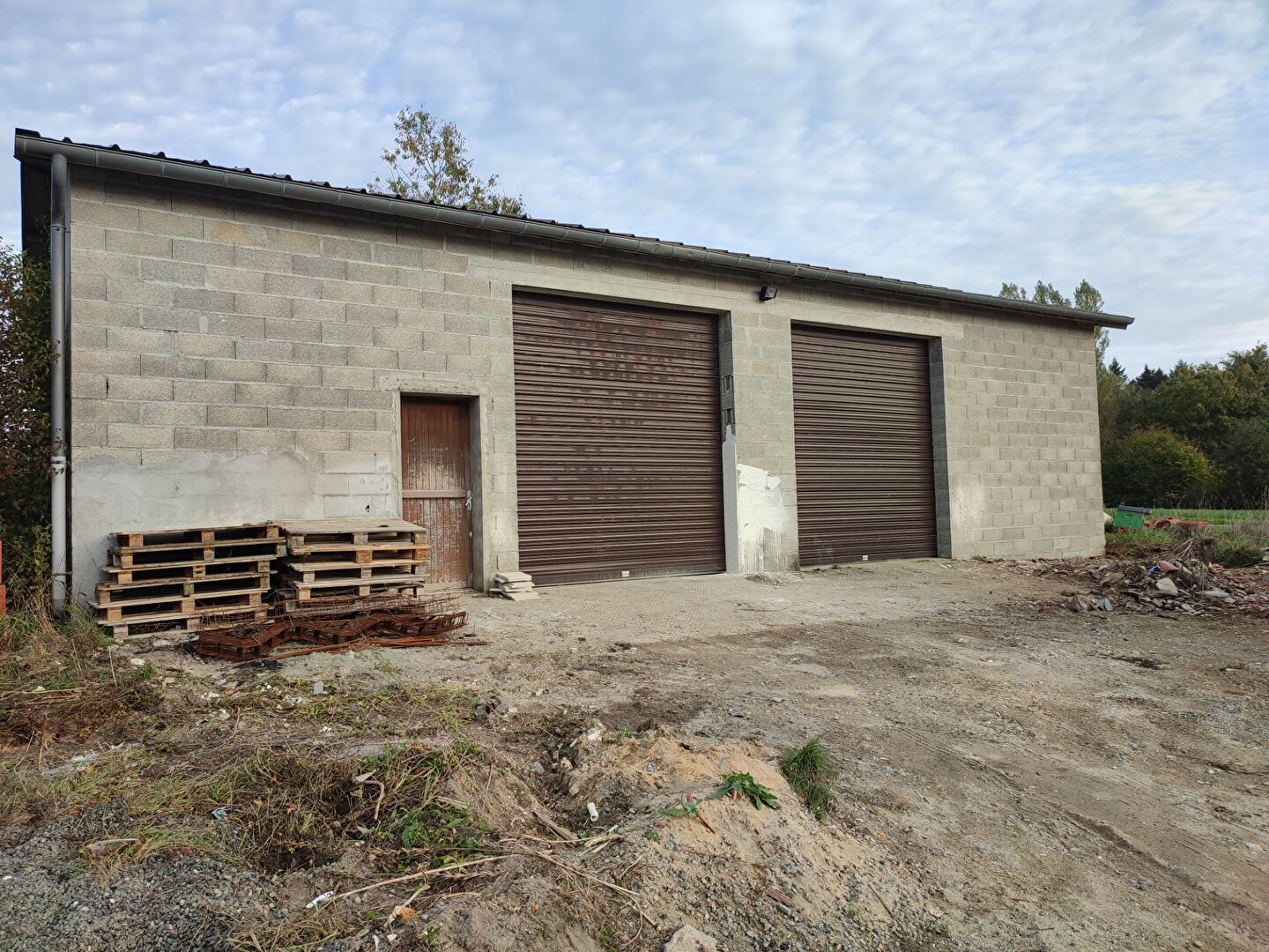 Vayres Local d'activité 135 m² sur un terrain constructible