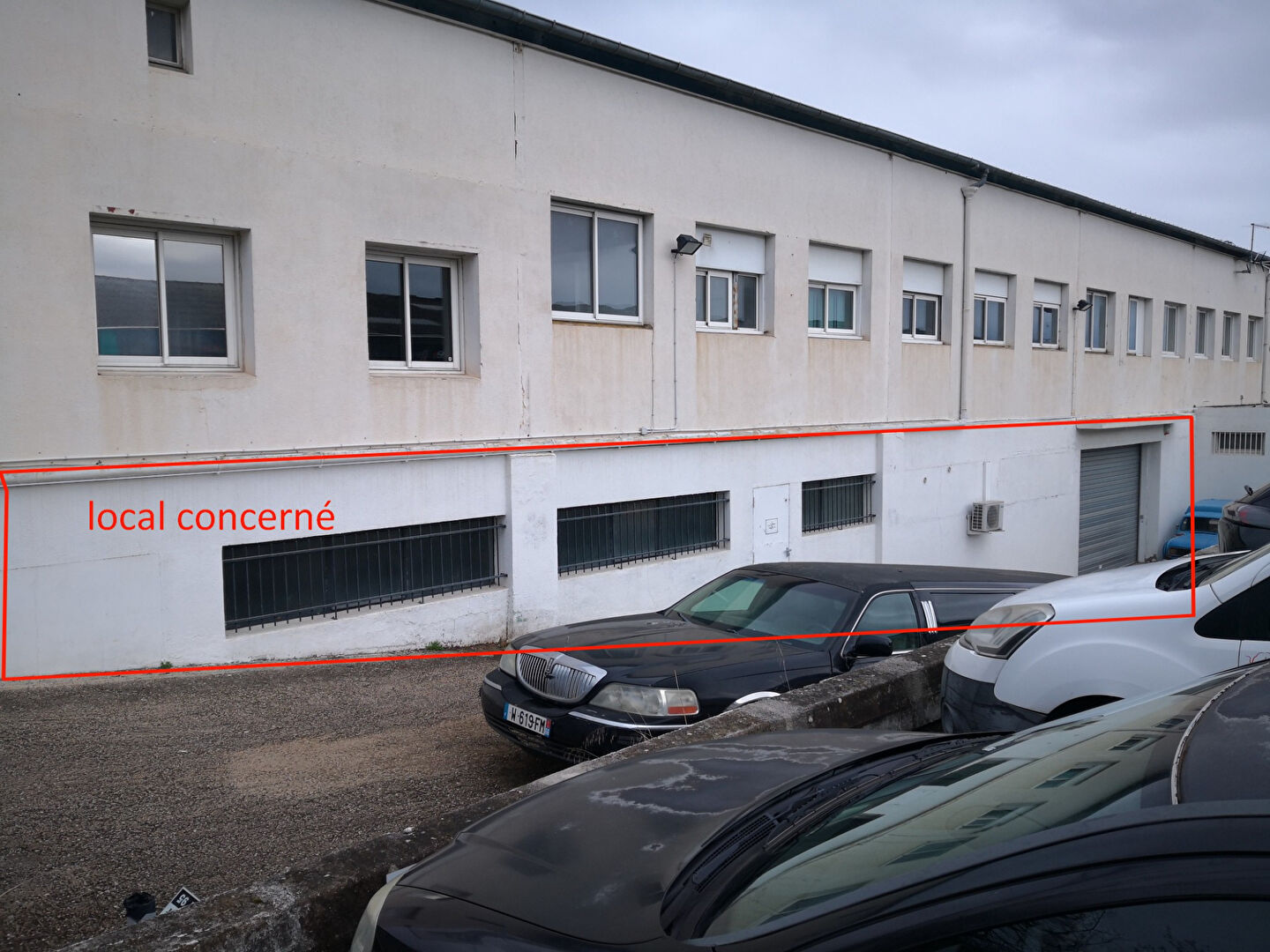 Photo Draguignan Local pour stockage  ou garage 1100 m2 image 2/5