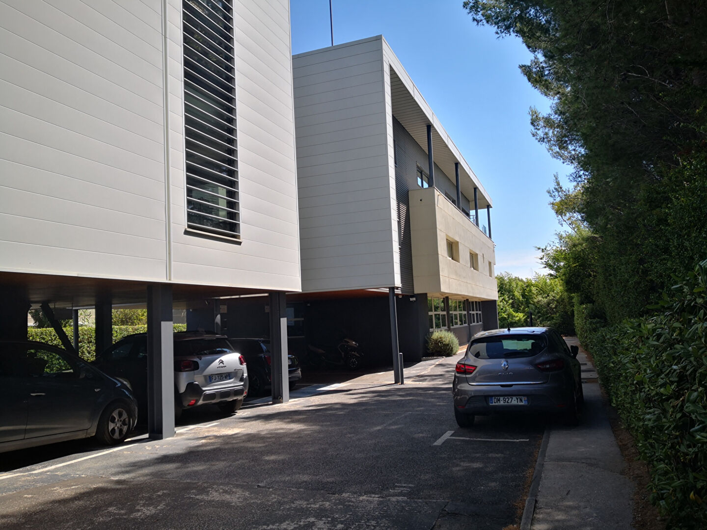 Photo A louer la Seyne  600 m2 de bureaux avec parkings image 2/6