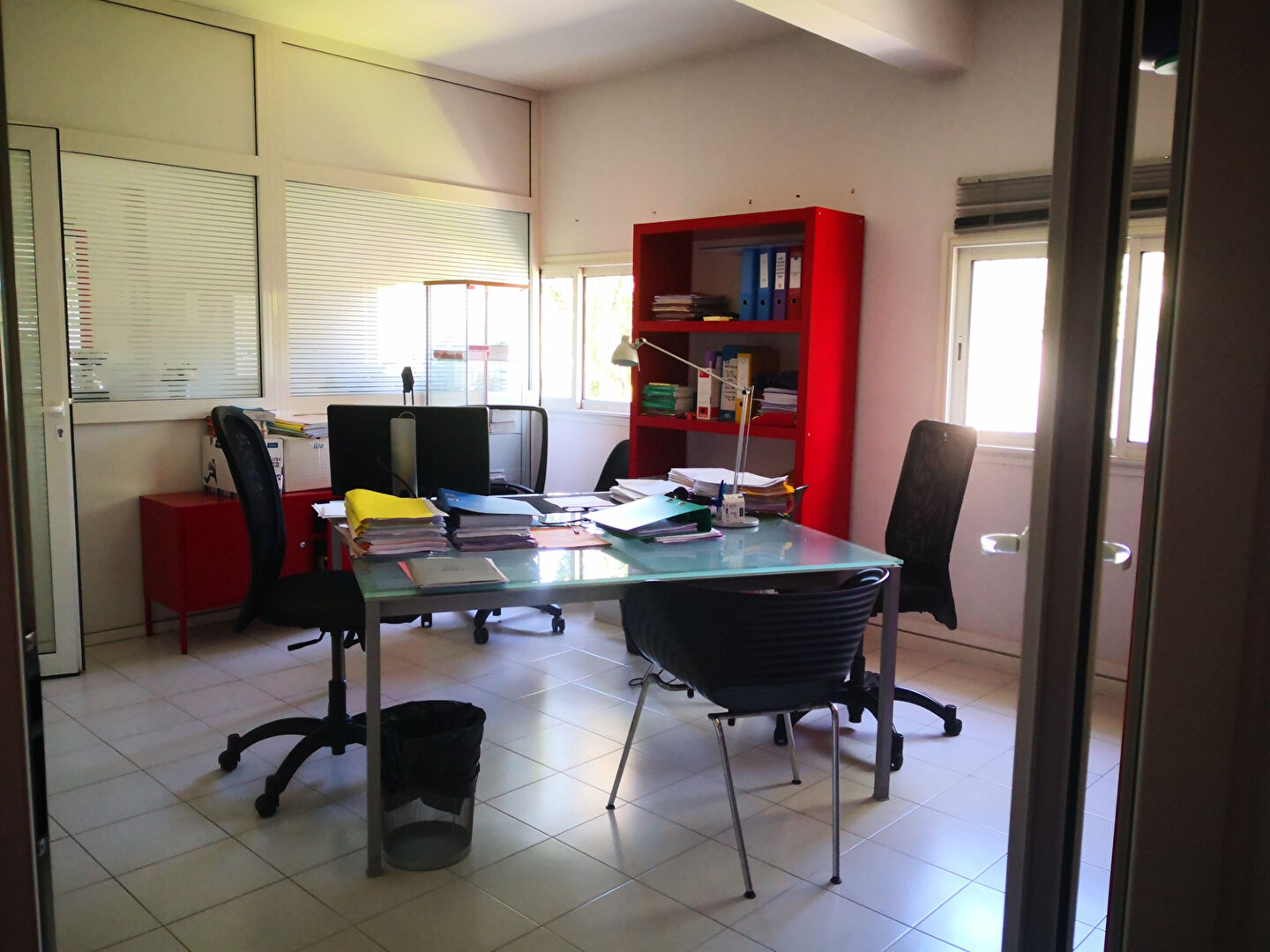 Photo A louer la Seyne  600 m2 de bureaux avec parkings image 5/6