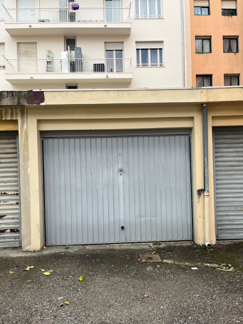 Photo NICE LES FLEURS GRAND GARAGE FERME de 17m² EN R.D.C sécurisé image 2/2