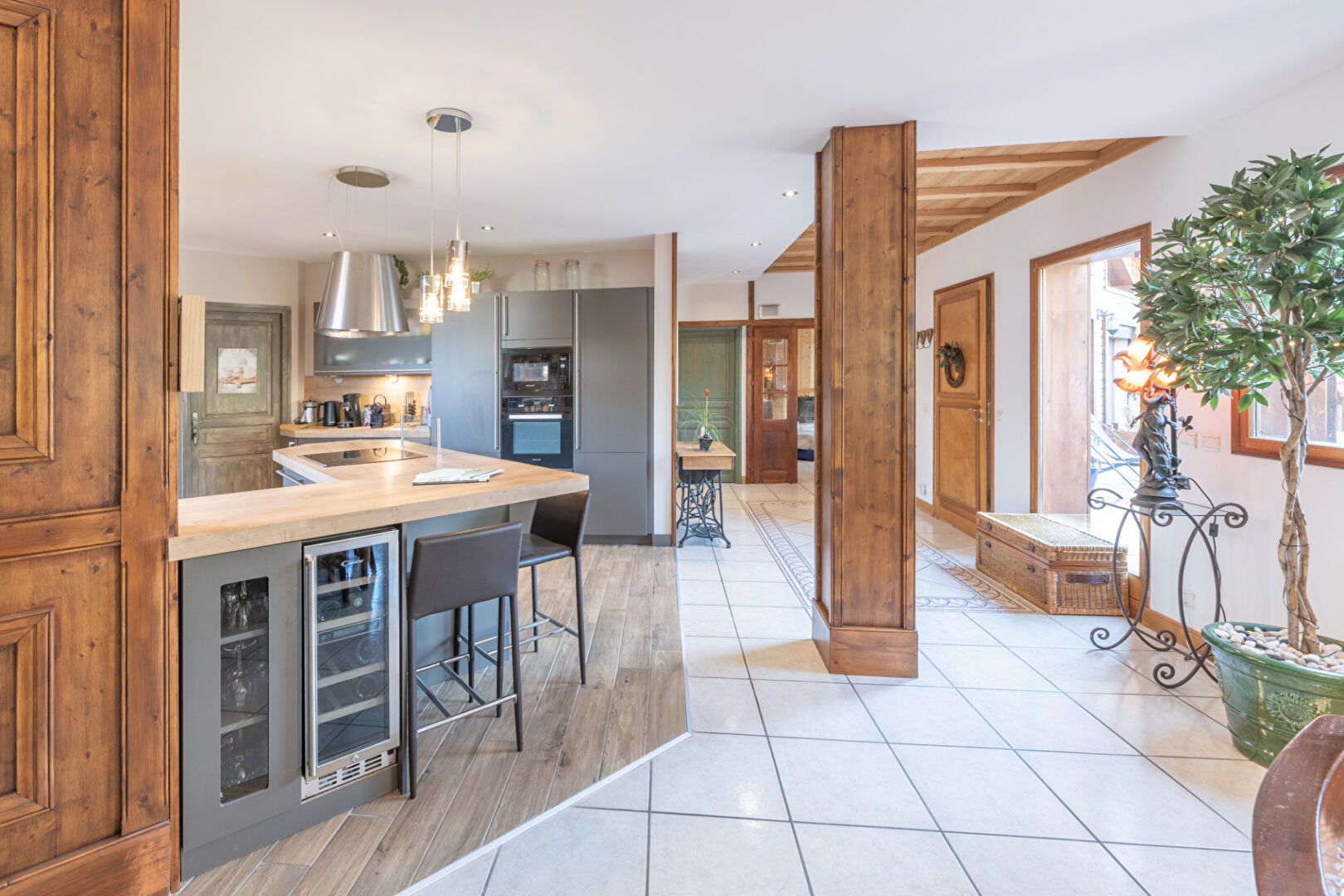 Les Deux Alpes, Les 2 Alpes chalet for sale - Les Deux Alpes | Architect-Designed 5-Room Chalet with La Muzelle Views - gallery image 2