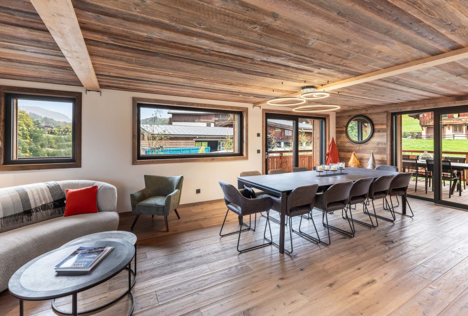 Combloux, Evasion Mont-Blanc chalet for sale - Combloux | 5-Bed Chalet with Balcony - gallery image 2