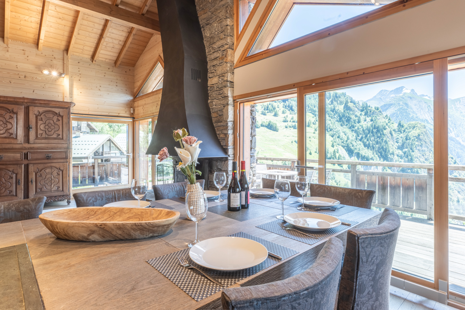 Rare 14-Room Luxury Chalet ? Breathtaking Mountain Views - Sphere Estates