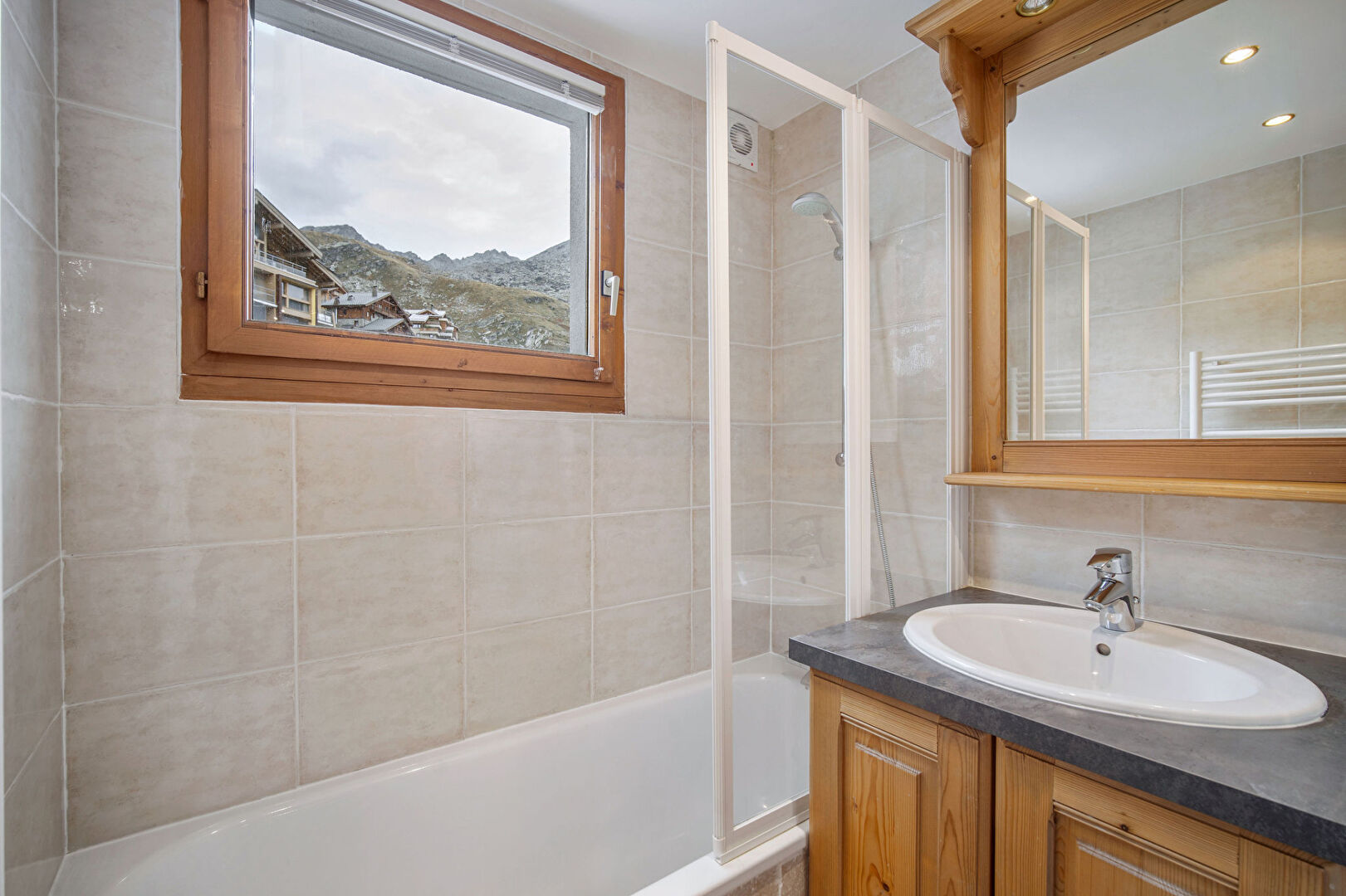 Val Thorens, Les 3 Vallées apartment for sale - Val Thorens | 2-Bed Ski-In Ski-Out Apartment in Resort Centre - gallery image 3