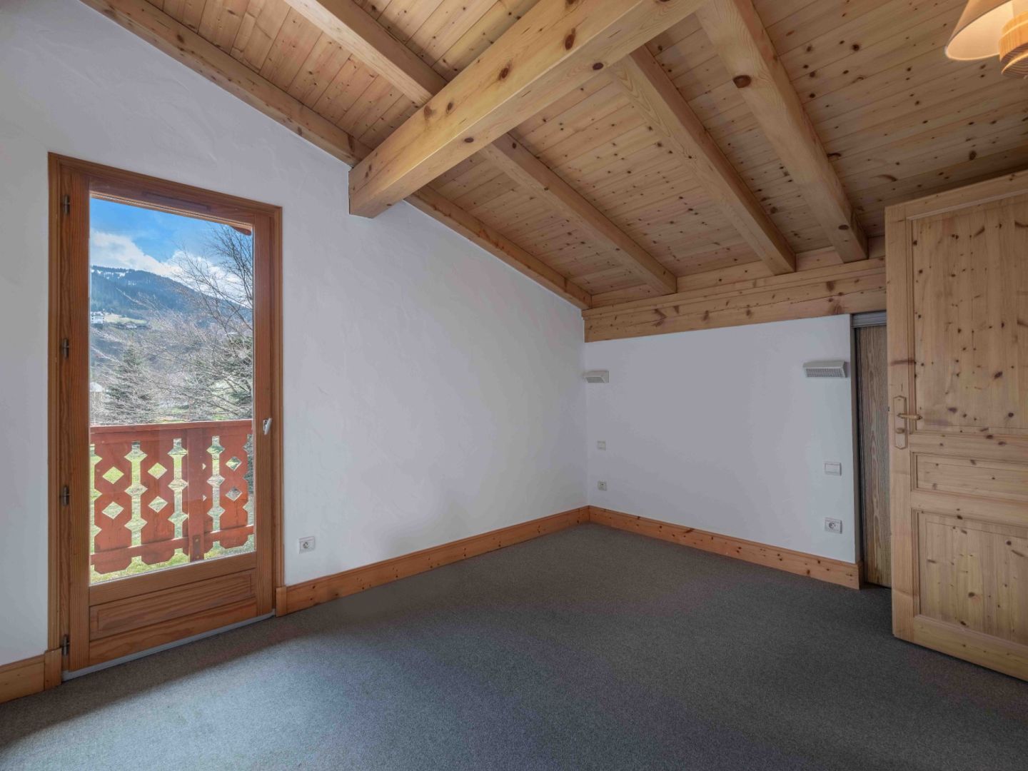 Combloux, Évasion Mont-Blanc chalet for sale - Combloux | Stunning 5-Bed Chalet with Uninterrupted Mont Blanc Views - gallery image 3