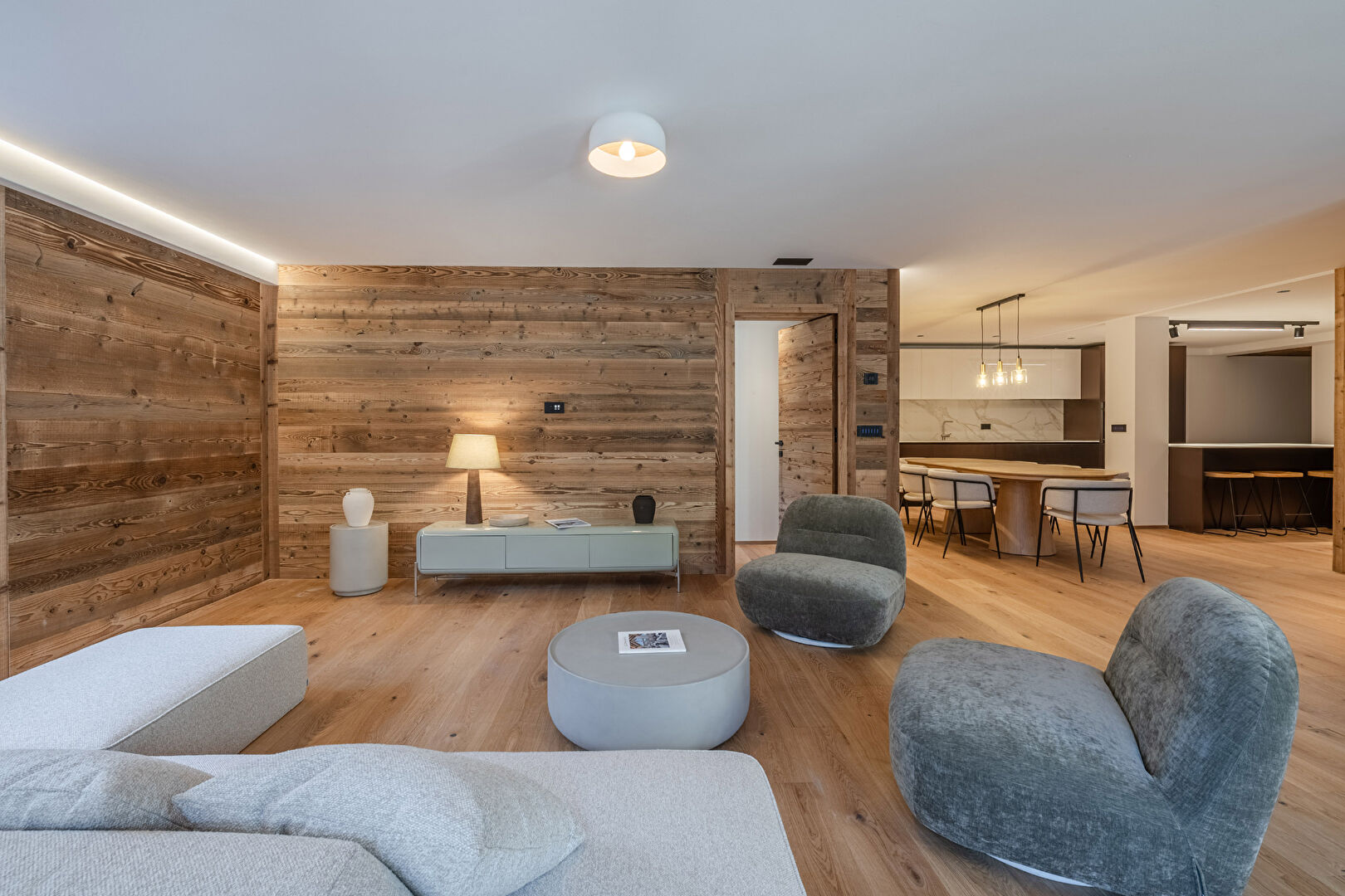 Chamonix, Chamonix Mont-Blanc apartment for sale - Chamonix-Mont-Blanc | Spacious 3-Bed Renovated Apartment in Historic Moussoux - gallery image 3