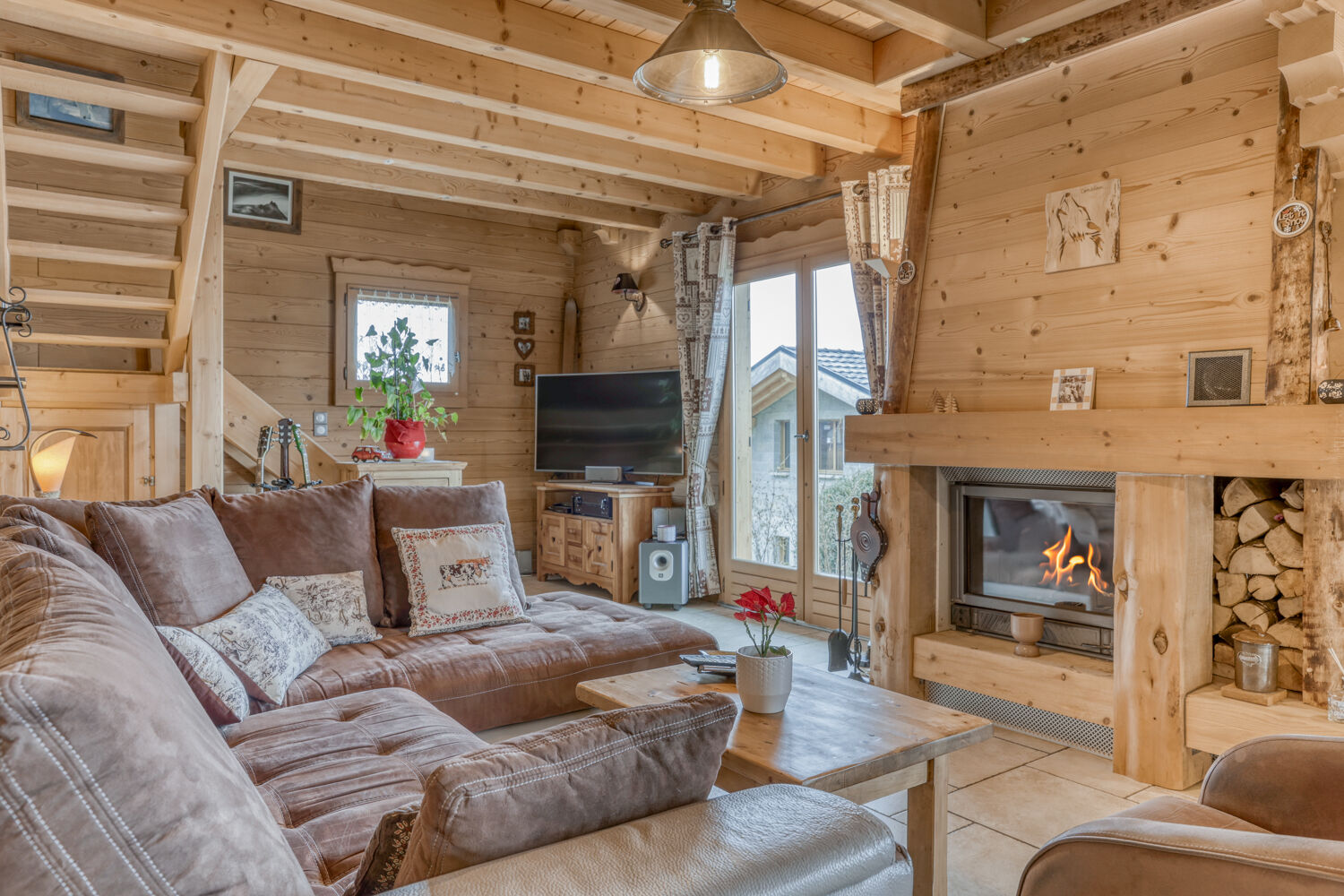 Combloux, Evasion Mont-Blanc chalet for sale - Combloux | 3-Bed Chalet with South-Facing Balcony - gallery image 2