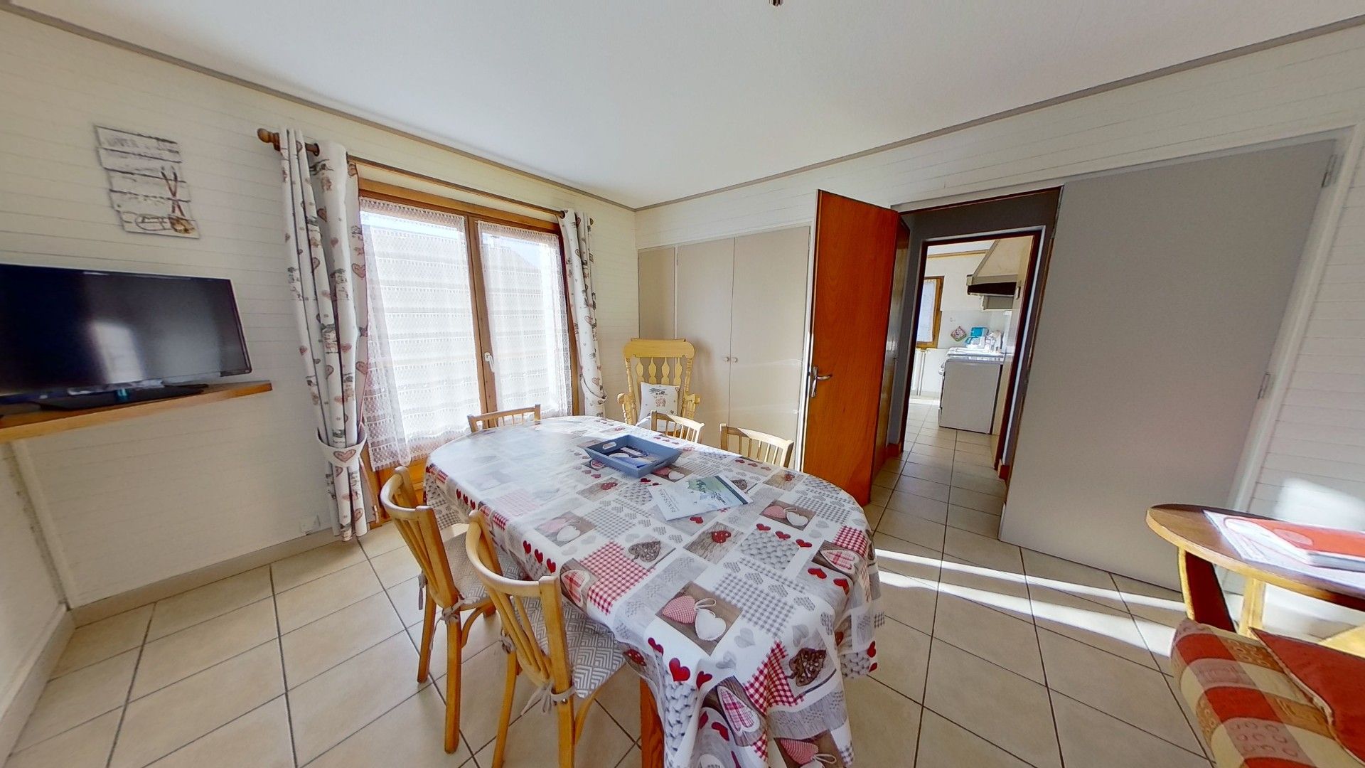 Crest-Voland, Espace Diamant chalet for sale - Crest-Voland | Investment Chalet with 4 Apartments & Ski-In Ski-Out Access - gallery image 2