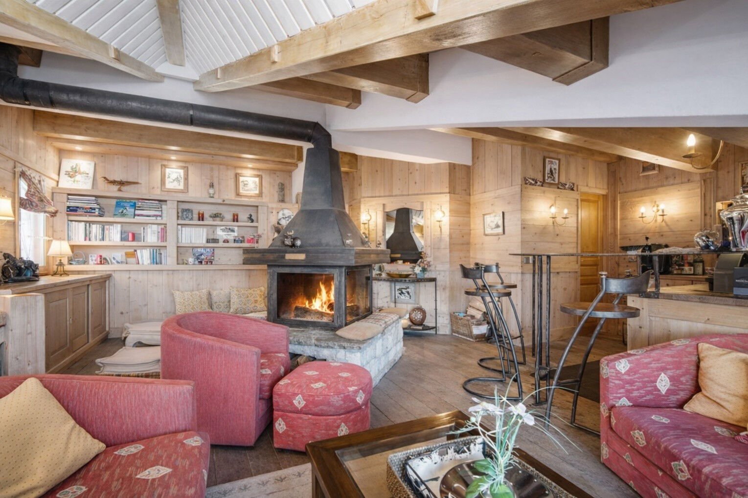 Val Thorens, Les 3 Vallées apartment for sale - Val Thorens | Exceptional 5-Bed Duplex in Resort Centre with Ski-In Ski-Out - gallery image 2