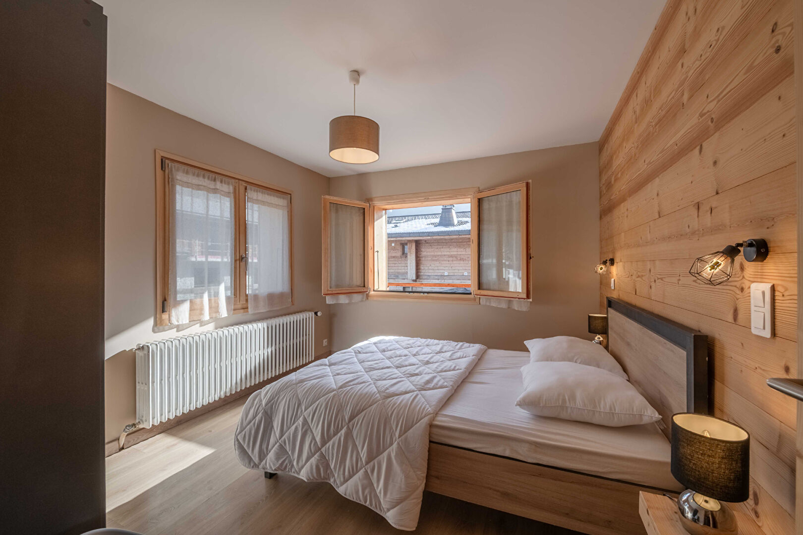 Morzine, Les Portes du Soleil chalet for sale - Morzine | Spacious 6-bedroom chalet – in the centre - gallery image 3