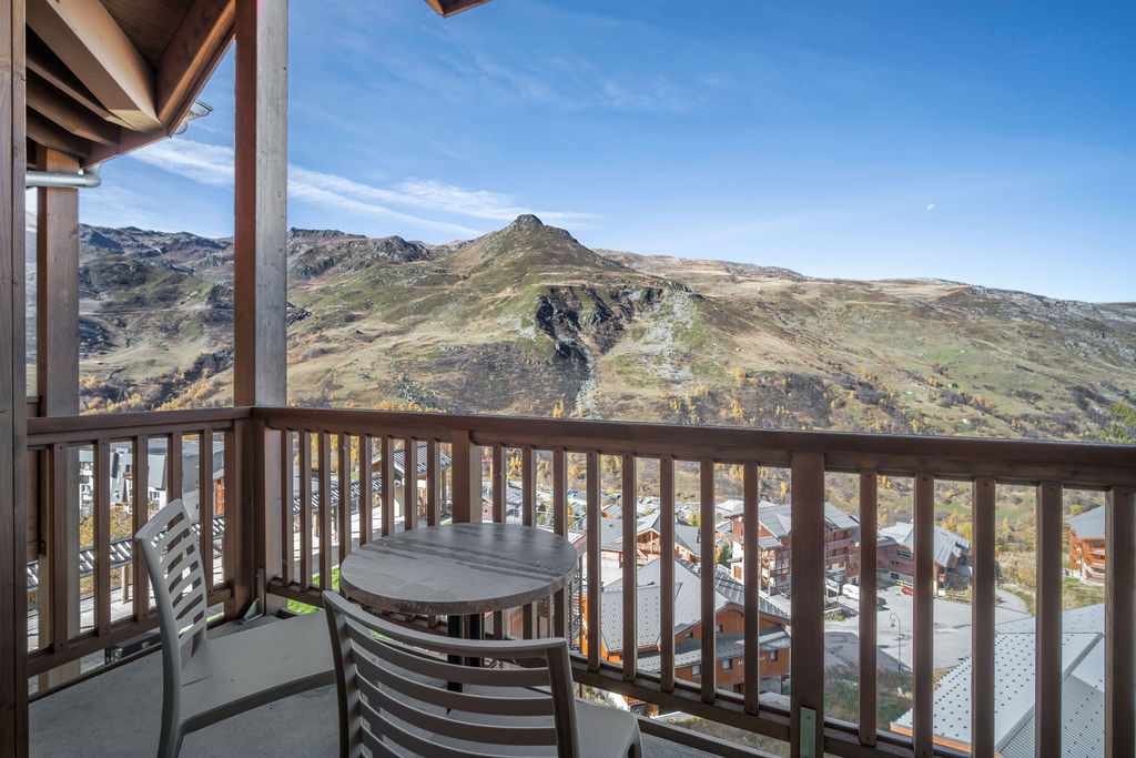 Les Menuires, Les 3 Vallées apartment for sale - Les Menuires | 3-Bed Apartment on 8th Floor with Commercial Lease & Peak Views - gallery image 3