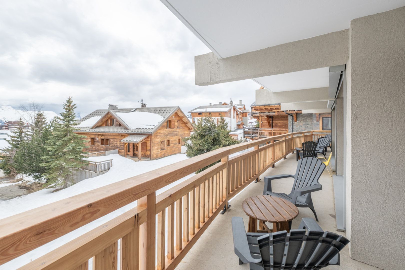 Alpe d'Huez, Alpe d’Huez apartment for sale - Alpe d'Huez | Stunning 4-Bed Family Apartment in Heart of Resort with Wraparound Balcony - gallery image 2