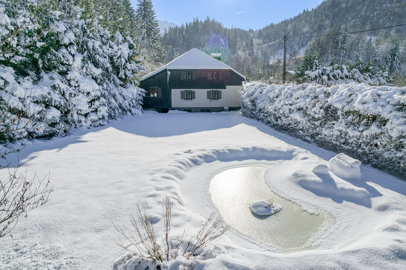 Saint-Gervais-les-Bains, Évasion Mont-Blanc chalet for sale - Saint-Gervais-les-Bains | Authentic 6-Bed Chalet Between Two Ski Areas - gallery image 2