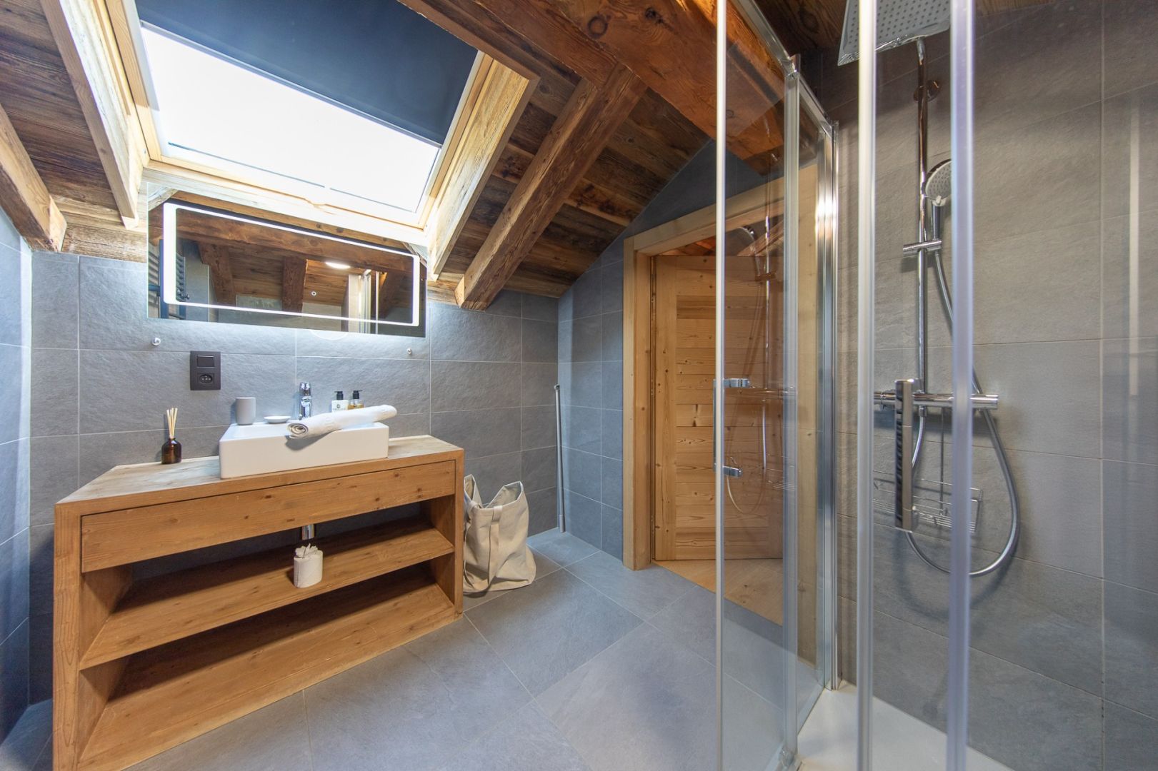 Morzine, Les Portes du Soleil apartment for sale - Morzine | Luxury 3-Bed Apartment in Village Centre with Terrace - gallery image 2