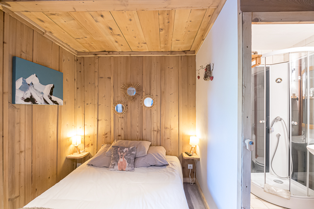 Vallorcine, Chamonix Mont-Blanc chalet for sale - Vallorcine | Versatile 8-Bed House with Independent Flat - gallery image 3