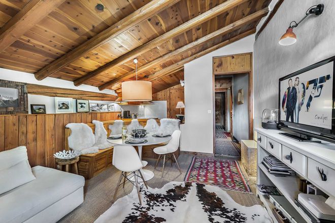 Val-d'Isère, Tignes – Val d’Isère apartment for sale - Val-d'Isère | Charming 2-Bed Snow Front Apartment with Solaise Views - gallery image 3