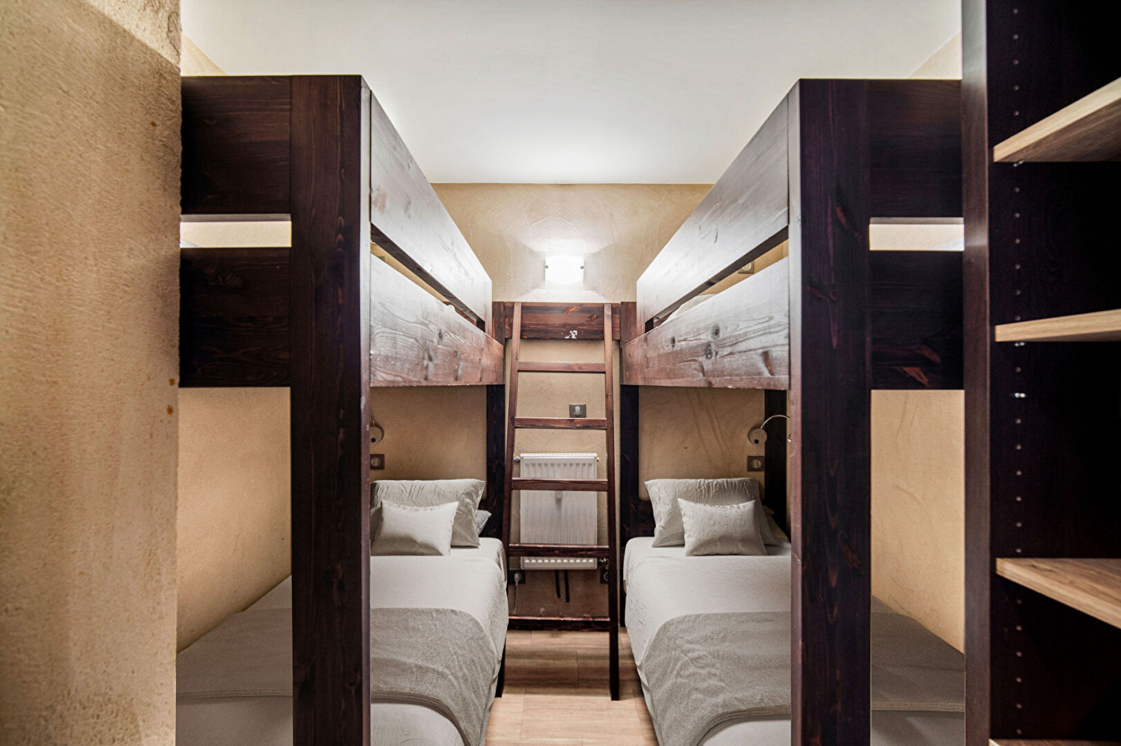 Val Thorens, Les 3 Vallées apartment for sale - Val Thorens | 3-Bed Apartment with Panoramic Views & Hammam Access - gallery image 3