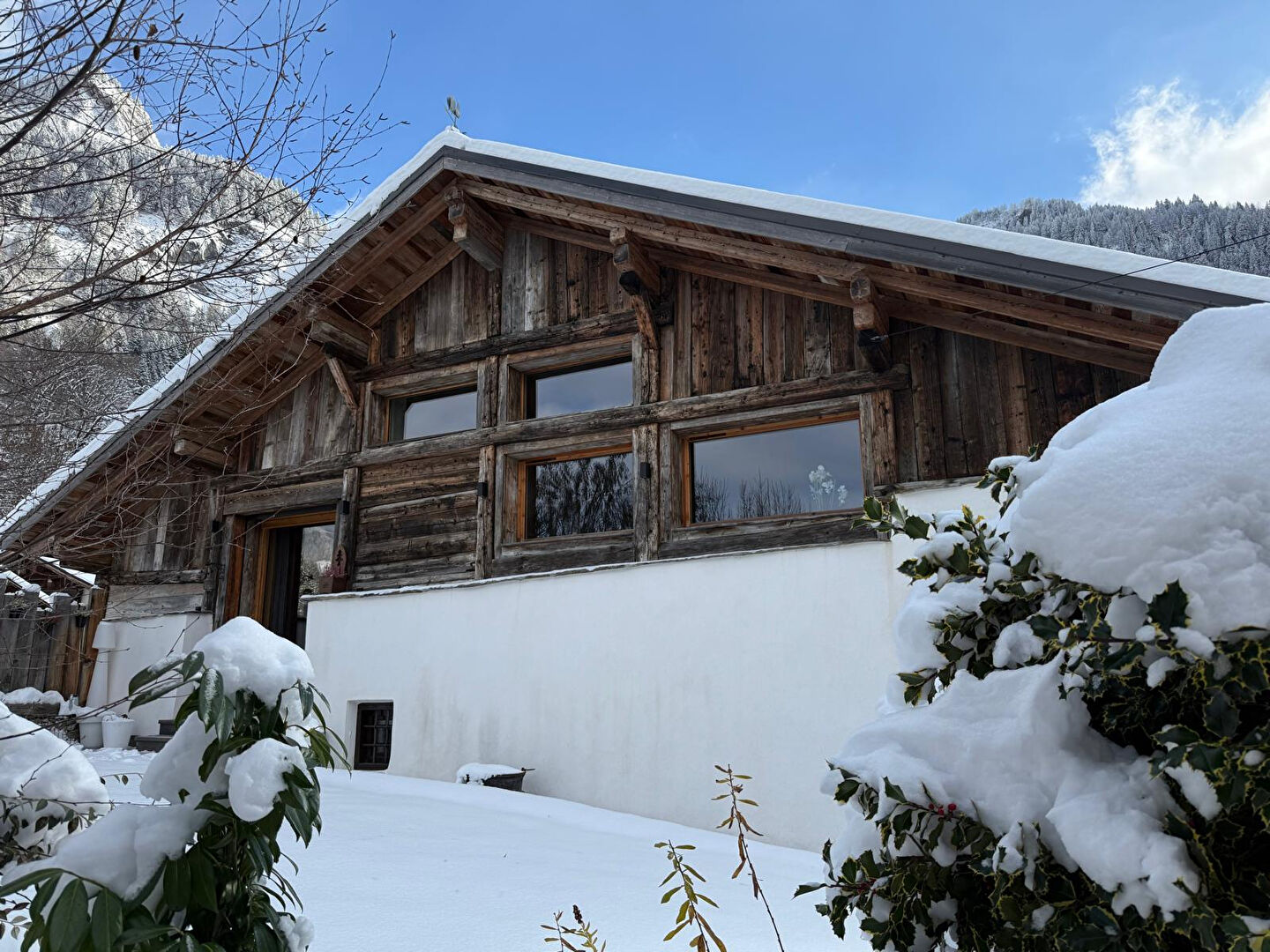 Saint-Gervais-les-Bains, Évasion Mont-Blanc chalet for sale - Saint-Gervais-les-Bains | Prestigious Renovated 5-Bed Farmhouse with Energy Efficiency - gallery image 3