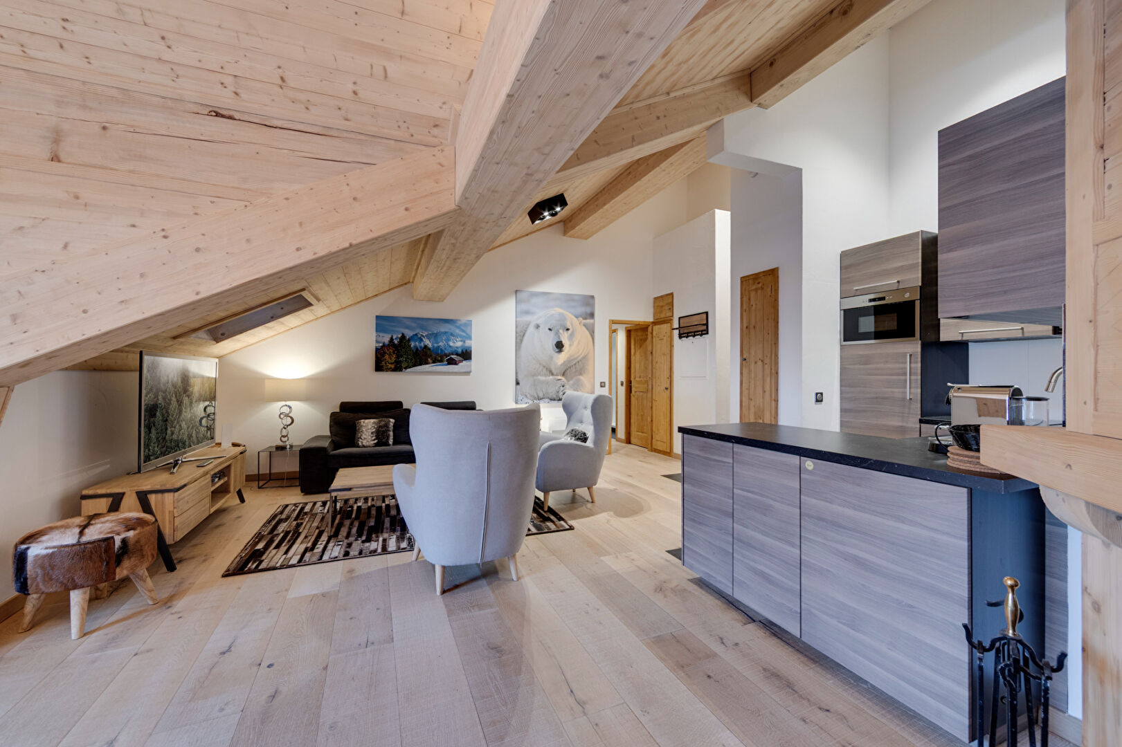 Les Arcs, Paradiski apartment for sale - Les Arcs | Renovated 2-Bed Top Floor Apartment in Arc 1950 with Aiguille Rouge Views