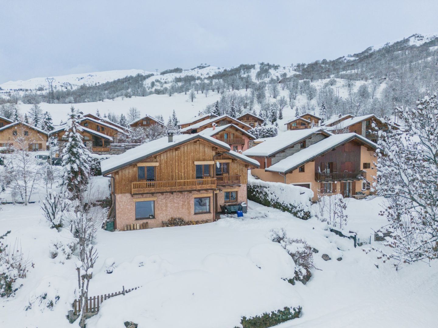 Saint Martin de Belleville, Les 3 Vallées chalet for sale - Saint-Martin-de-Belleville | 4-Bed Chalet with Panoramic Views & Expansion Potential - gallery image 3