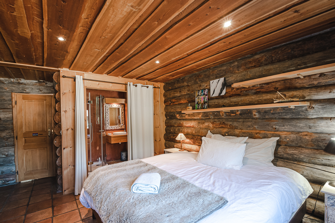 Les Houches, Chamonix Mont-Blanc chalet for sale - Les Houches | Architect-Designed 5-Bed Log Chalet with Mont Blanc Views - gallery image 3