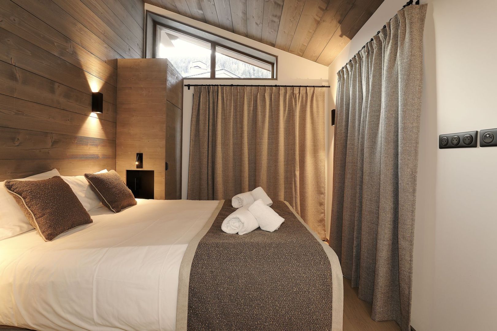 Courchevel, Les 3 Vallées apartment for sale - Courchevel Le Praz | Cosy 2-Bed Apartment in Authentic Village - gallery image 3