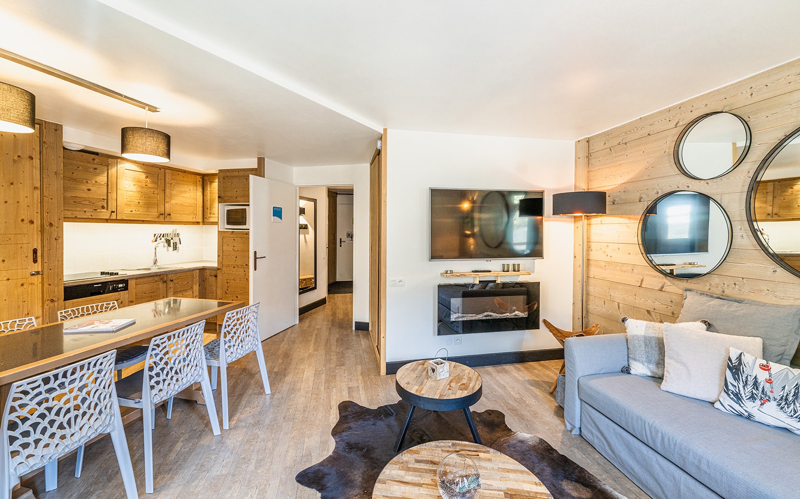 Courchevel, Les 3 Vallées apartment for sale - Courchevel La Tania | 2-Bed Ski-In Ski-Out Apartment in Resort Centre