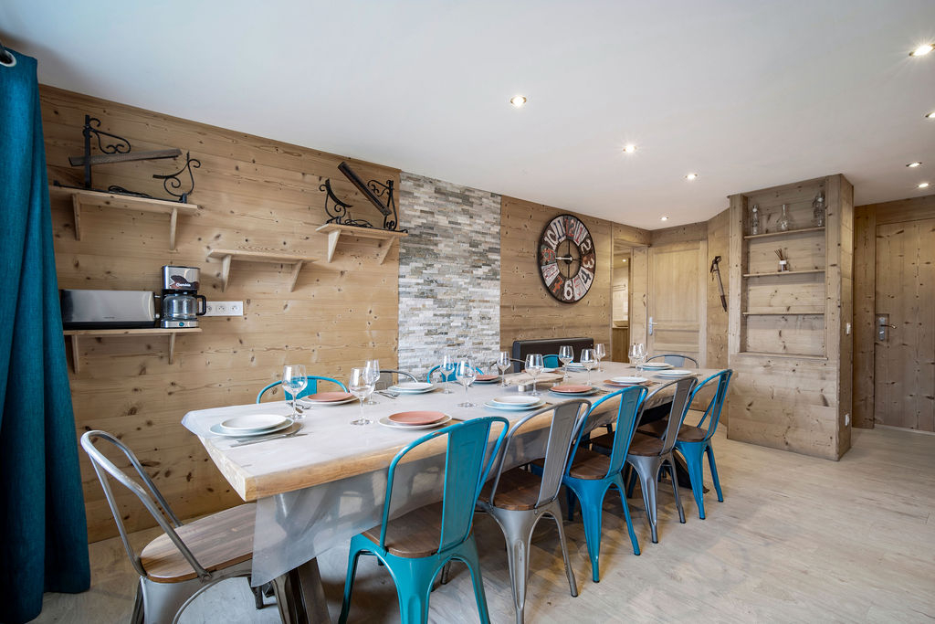 Val Thorens, Les 3 Vallées apartment for sale - Val Thorens | Spacious 6-Bed Ski-In Ski-Out Apartment in Resort Centre - gallery image 2