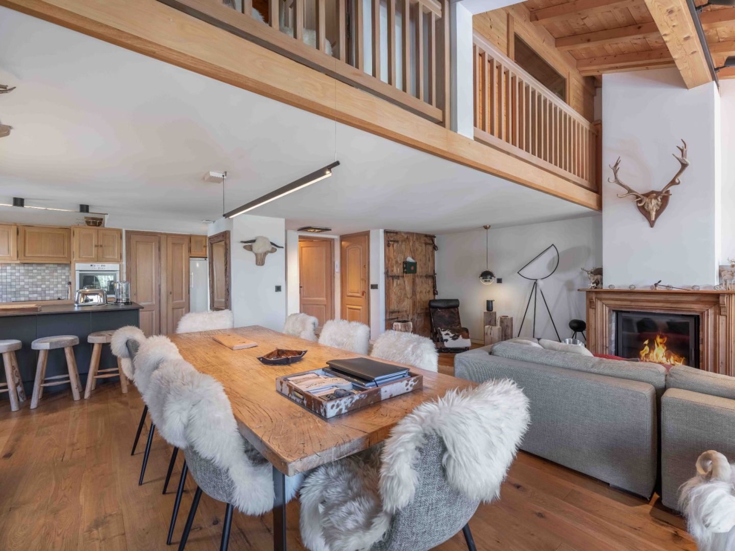 Megève, Évasion Mont-Blanc apartment for sale - Megève | Bright 4-Bed Duplex Near Mont d'Arbois Lifts & Golf - gallery image 2